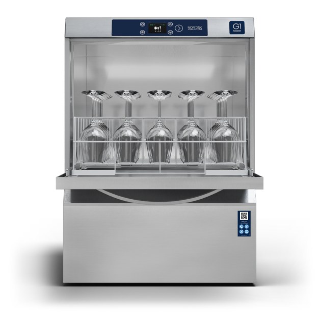 Lave-verres Nordisk G1 Master avec osmoseur intégré, porte ouverte, panier de verres à pied