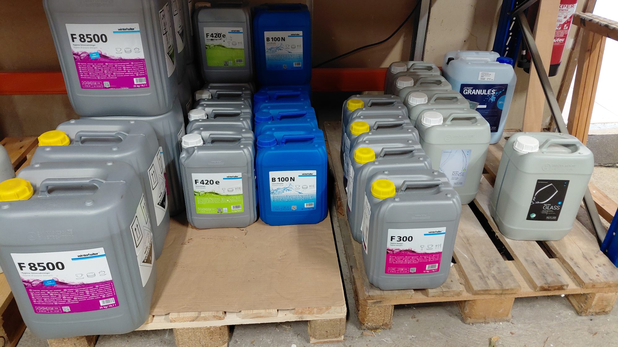 Bidons de produits lessiviels Winterhalter et Nordisk en stock